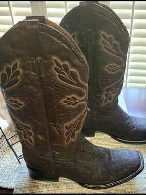 Beautiful Roger's Brown 🐘 Leather Cowboy Boots.